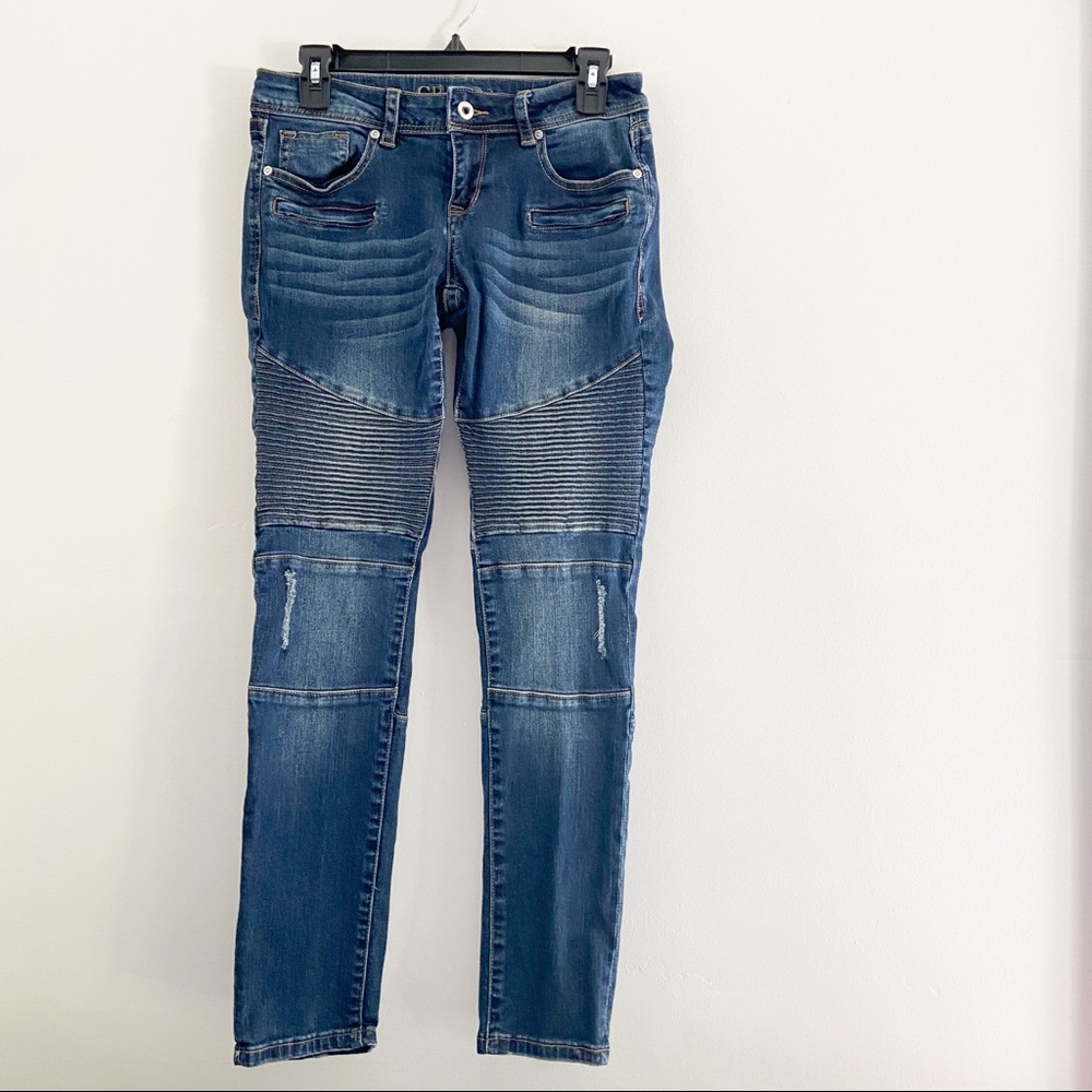 Grace in LA Skinny Jeans with Character